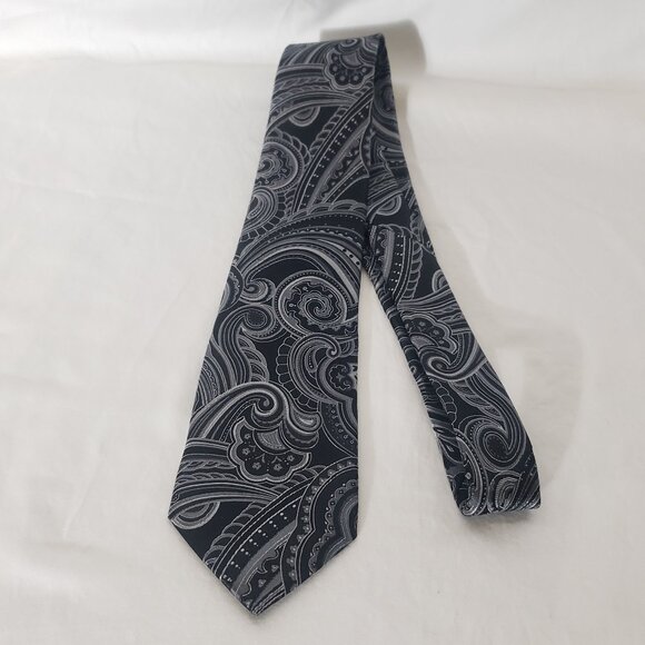 Donald Trump Signature Collection 100% Silk Necktie - Black Gray Paisley - 3 1/2 - Picture 2 of 5